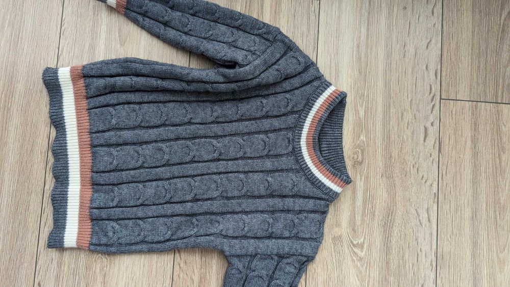 Sweter szary 110