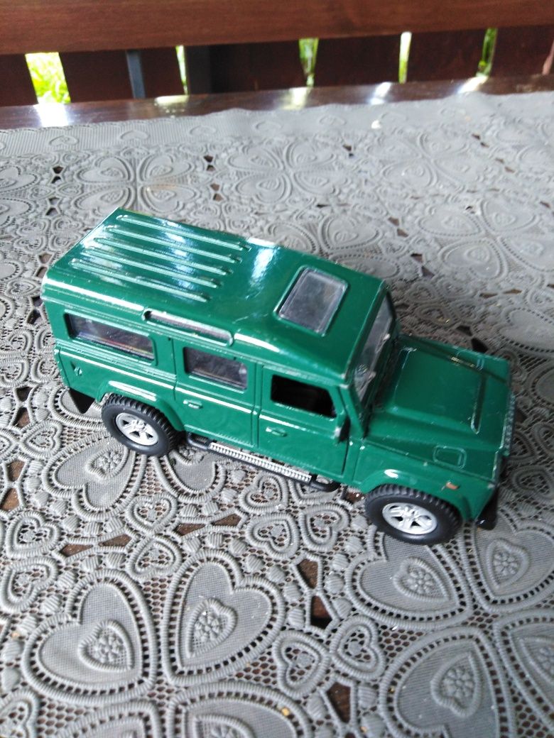 Stara zabawka autko Land Rover