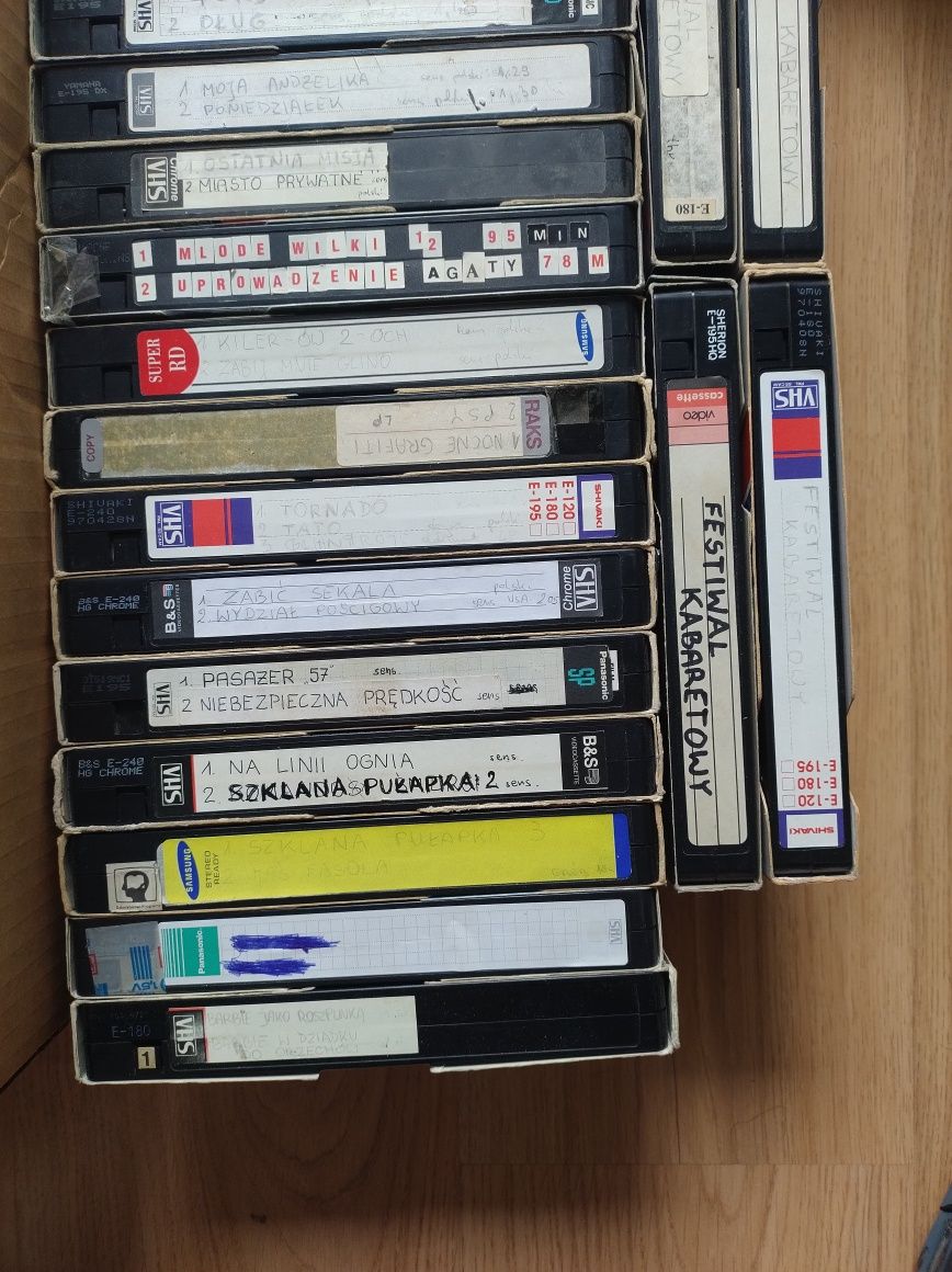 Kasety VHS. 58 sztuk plus gratisy.