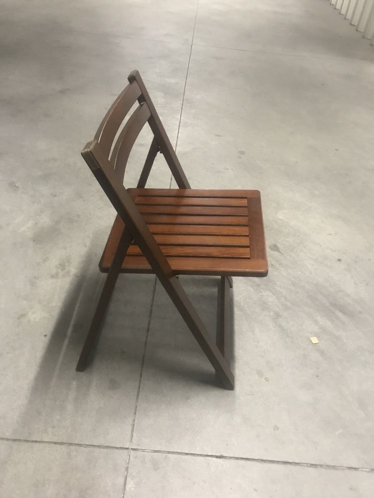 Cadeira em madeira em bom estado