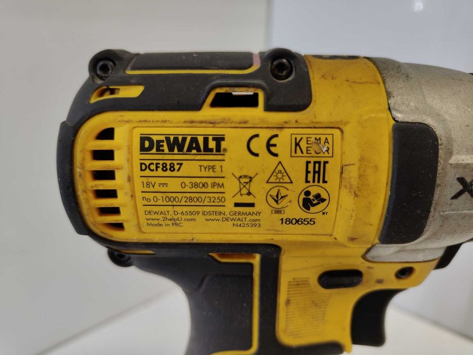 Zakrętarka udarowa DEWALT DCF887N 18V 205NM + AKU 4,0AH 18V
