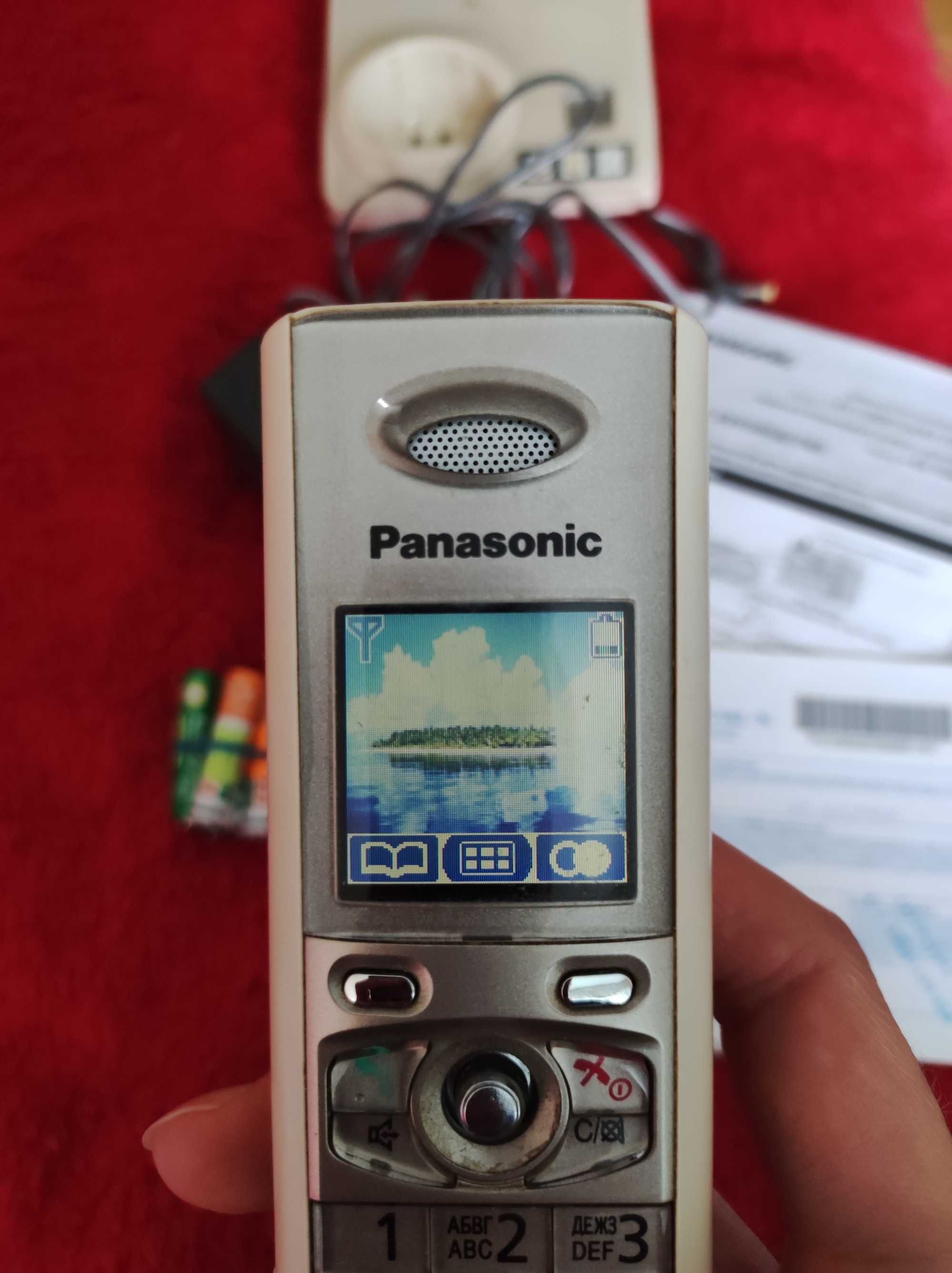 Цифровий бездротовий телефон з автовідповідачем KX-TG8207UA PANASONIC