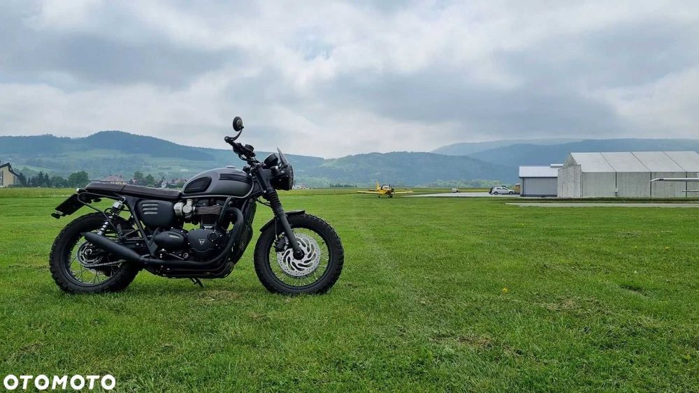 Triumph Bonneville T120 Black Salon PL custom scrambler