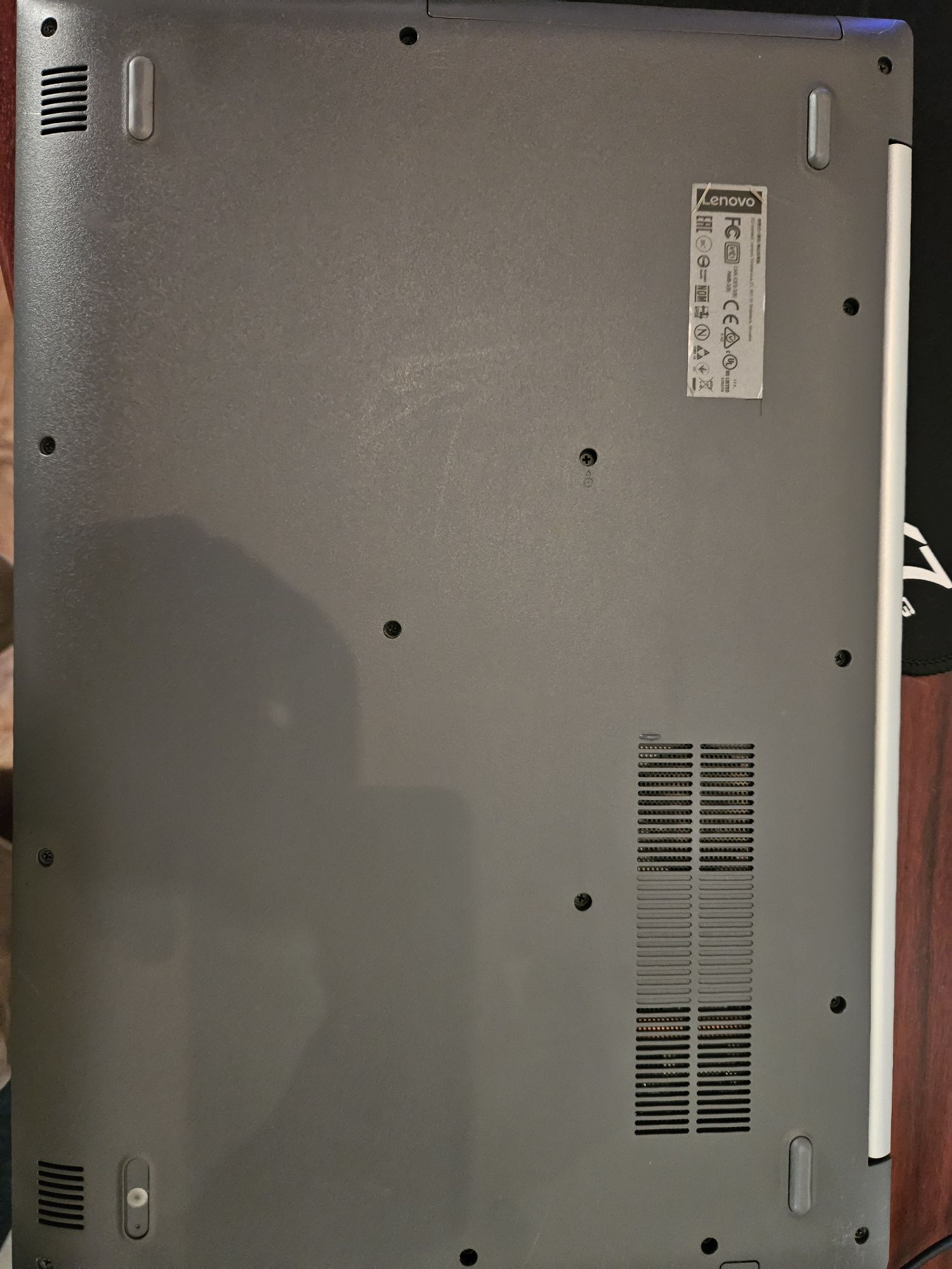 Lenovo Ideapad 330-IKB, надійний 17 дюймовий офісний ноутбук