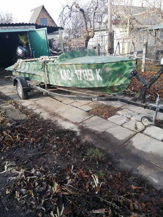 Човен "Южанка" з мотором