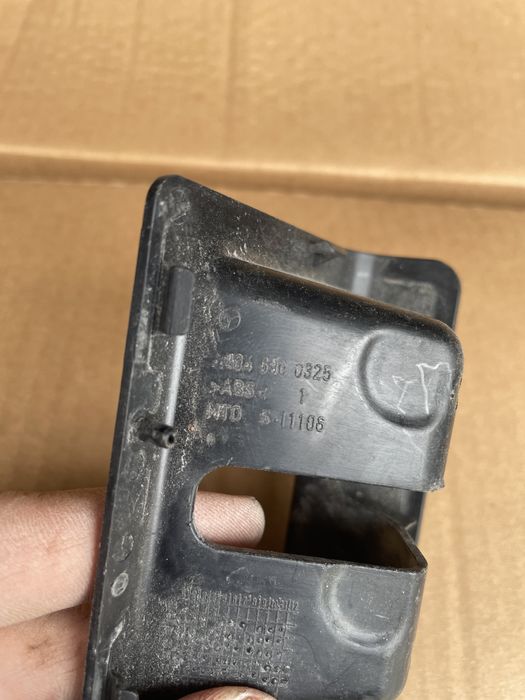 Крышка замка багажника A2046900325 Mercedes w204