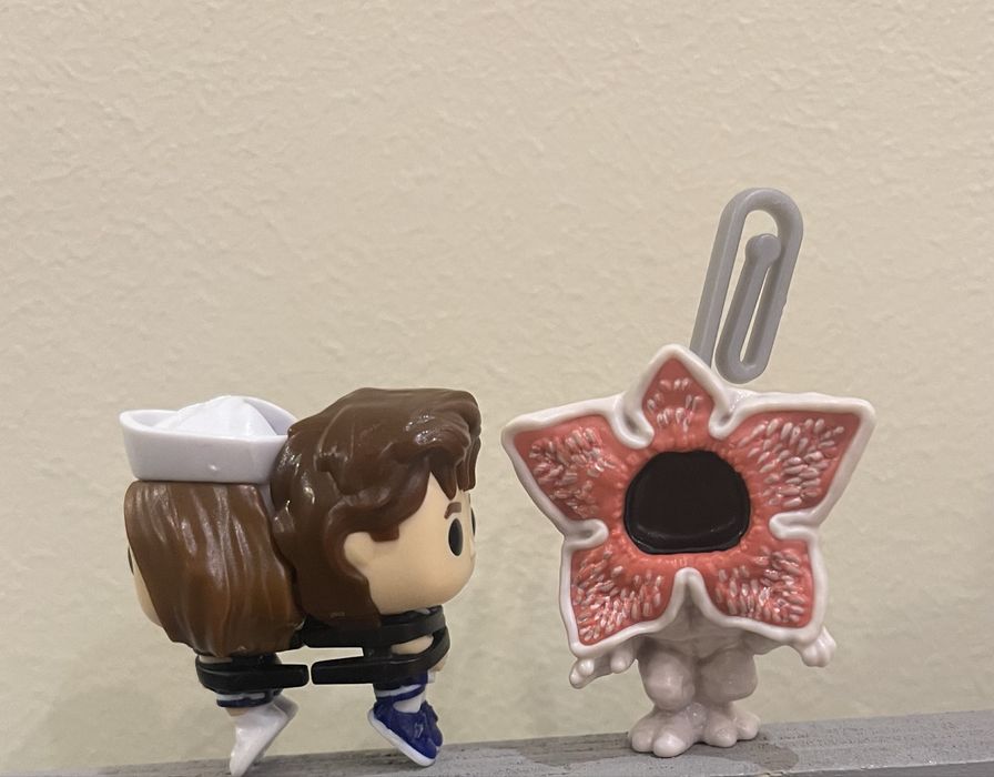 Продам фігурки дивні дива