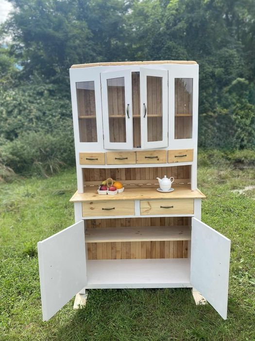 Kredens byfyj po renowacji