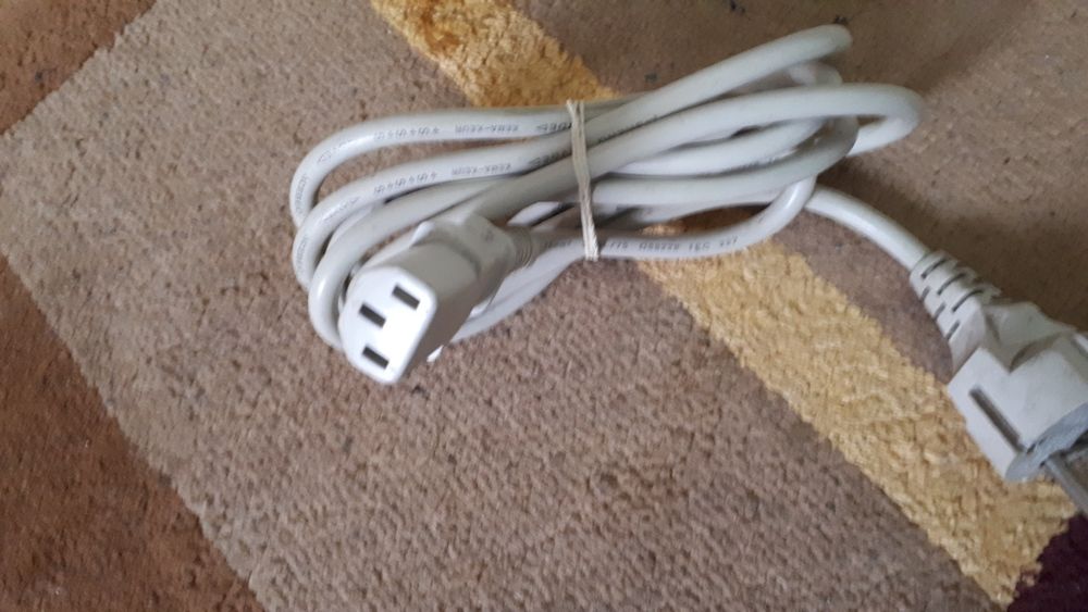 Cabo de alimentação pc/ monitor