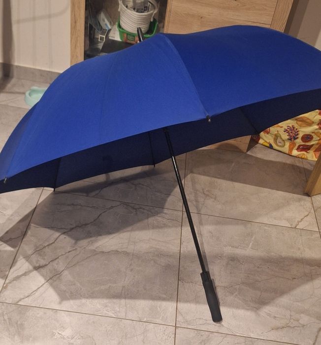 Duży parasol granatowy