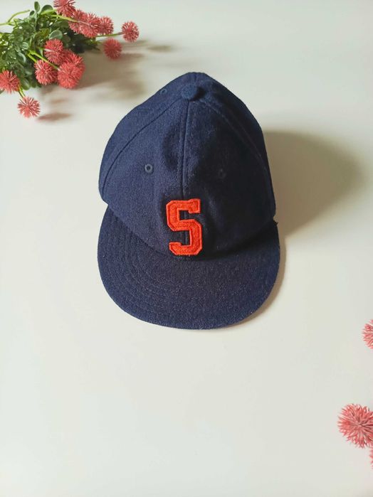 Granatowa czapka z daszkiem Scotch Shrunk wełniana M z literą S