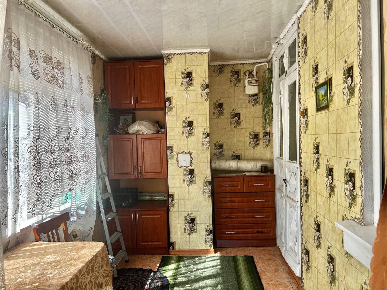Продам півдома в м. Балта поряд з центром