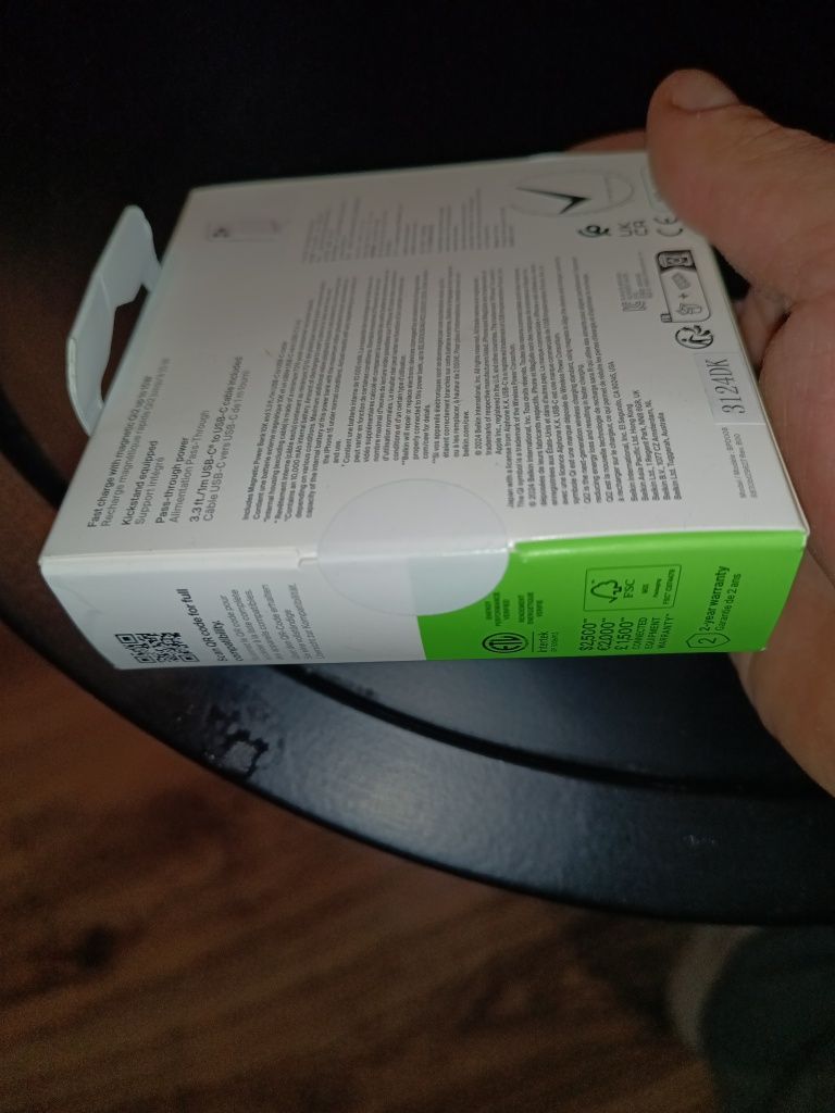 Powerbank ze standem 10000mAh Qi2 MagSafe Biały