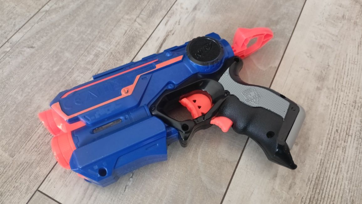 Pistolet Nerf z "laserem"