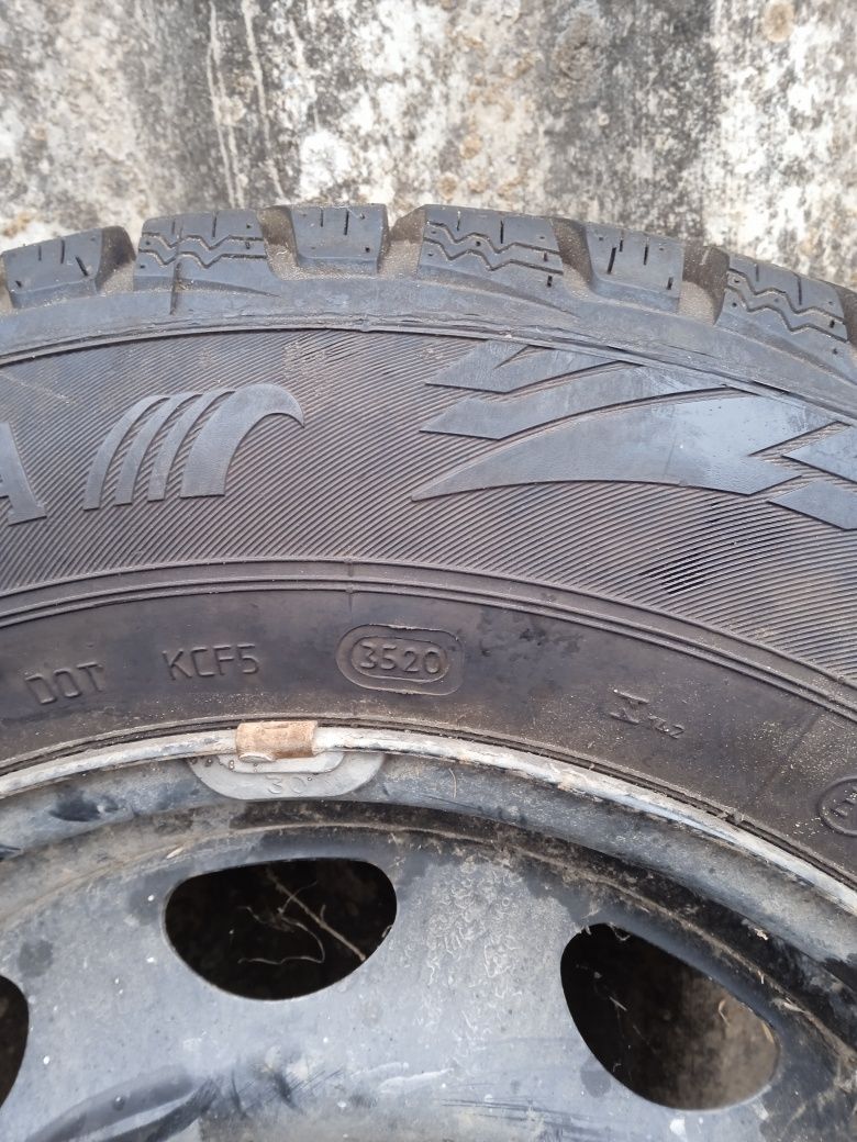 Резина зимова 205/65 r15 Snowgard