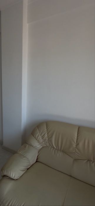 Dá-se móveis de sala e sofás