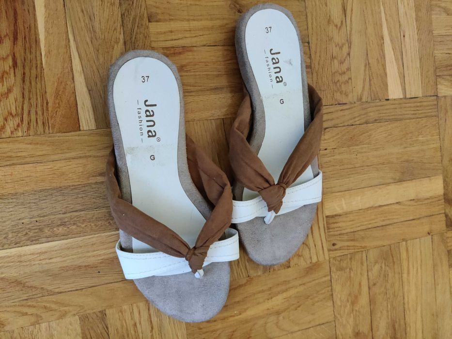 Sprzedam klapki rozmiar 37