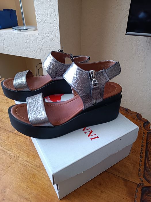 Босоніжки шкіряні 38р.