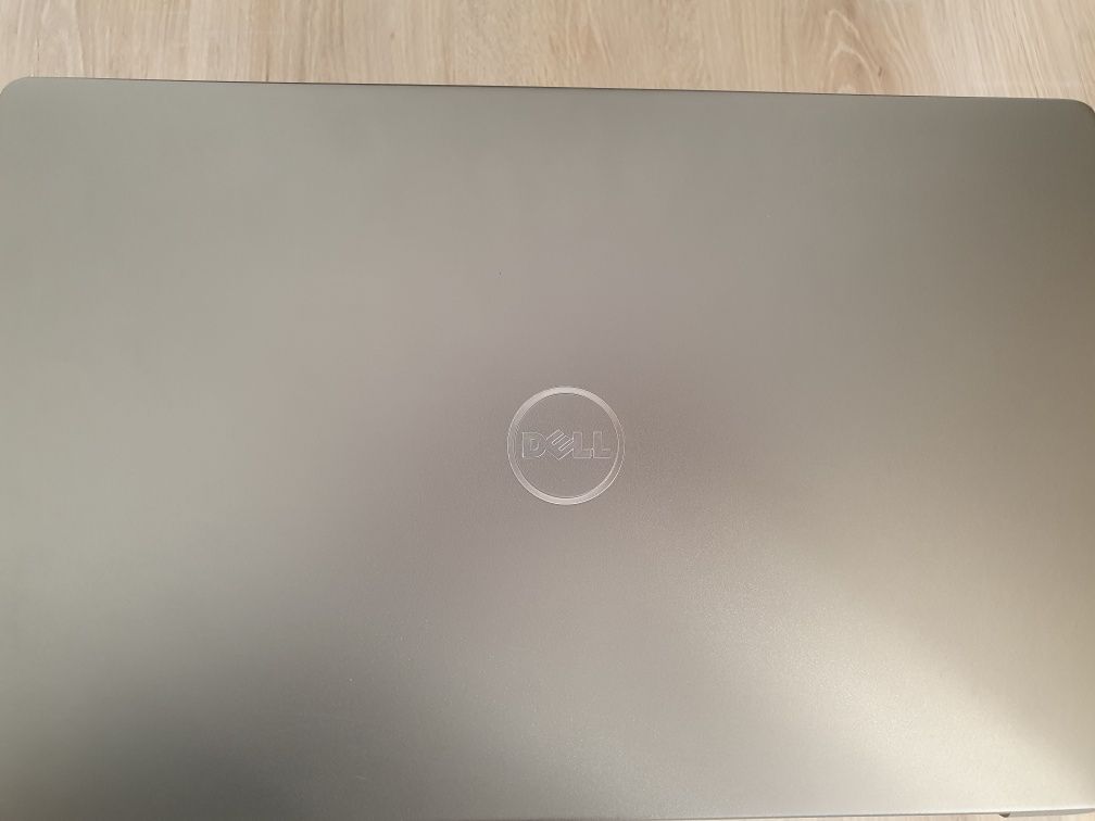 Laptop Dell Vostro 5568 15,6" i5 16GB SSD M2 256 + 512 WIN11 OFFICE