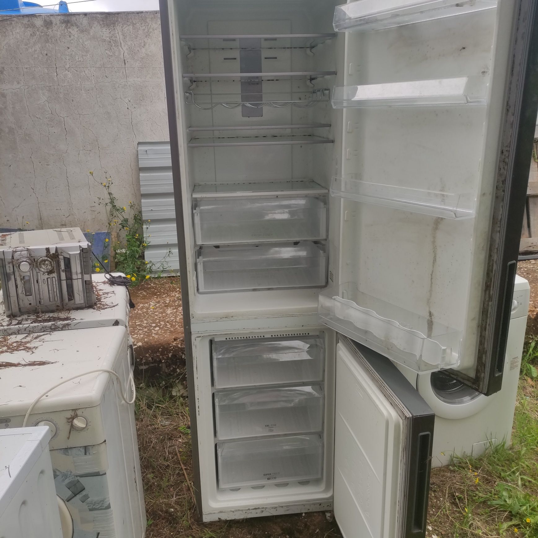 Frigorífico combinado Hotpoint Ariston com AVARIA