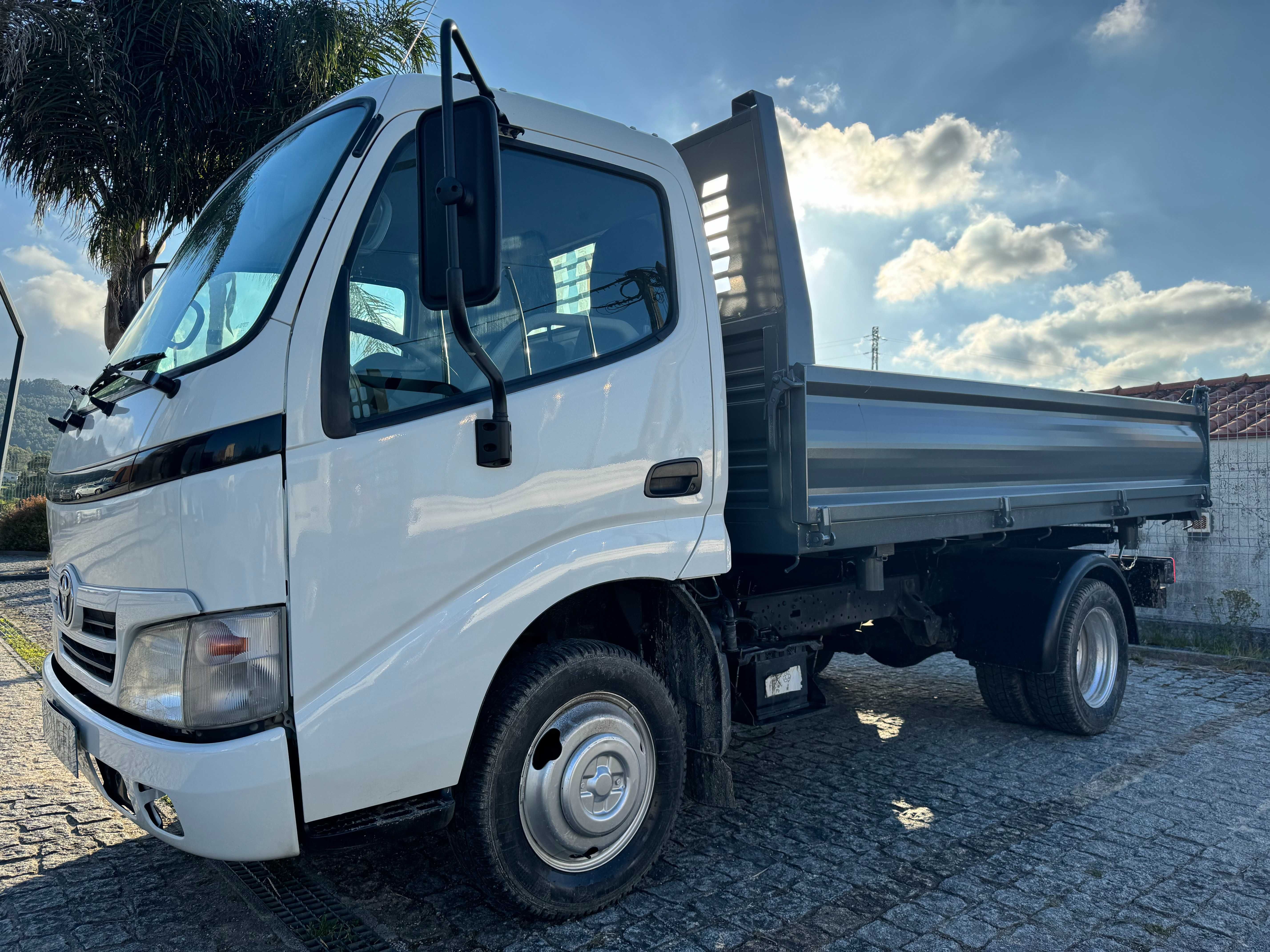 Toyota dyna tribasculante 3.0cc 140Cv