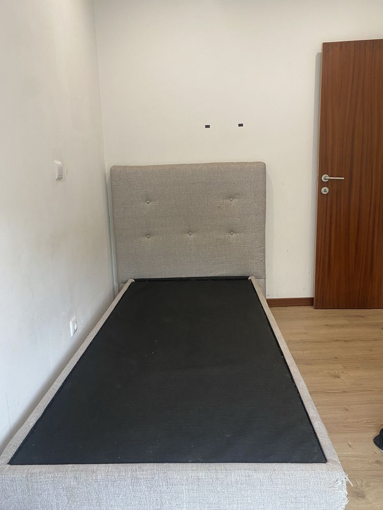 Cama com cabeceira solteira