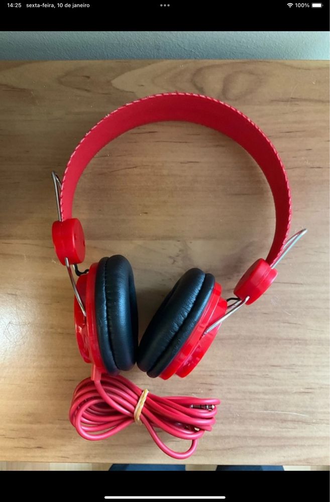 Headphones vermelhos AEG
