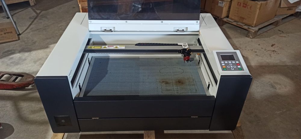 Laser co2 60w 700x450mm Usado com Gatantia