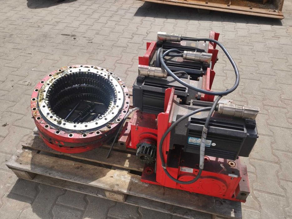 Silnik Baumuller DSG 71-K z przekładnią 39:1 z łożyskiem obrotu