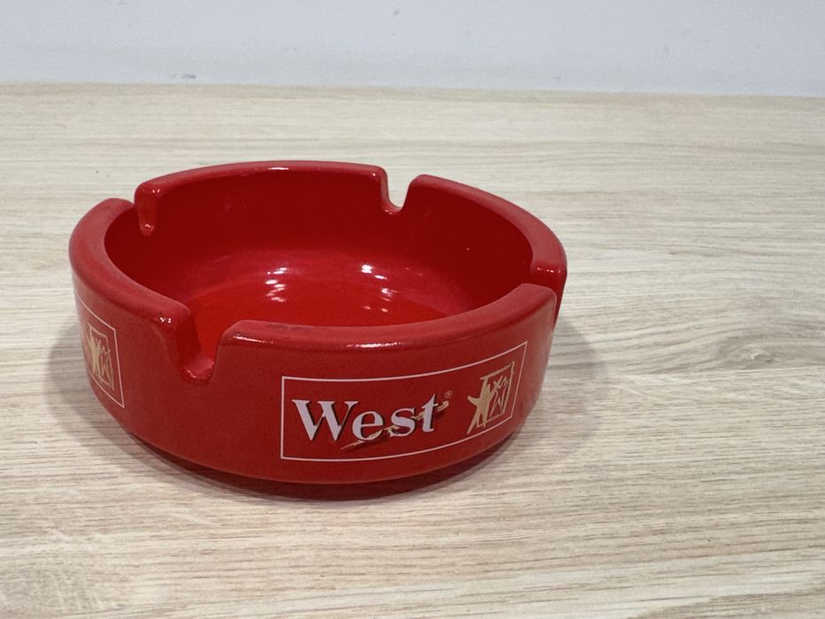 Popielniczka west czereona