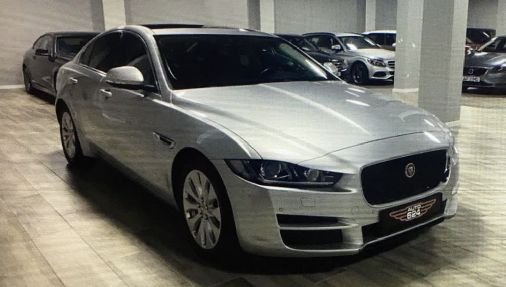 Jaguar Xe 2.0 163cv teto de abrir
