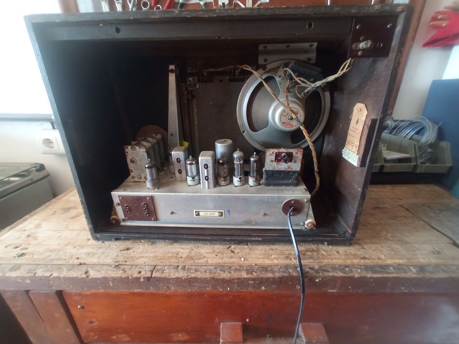 rádio  modelo Bush DAC11,