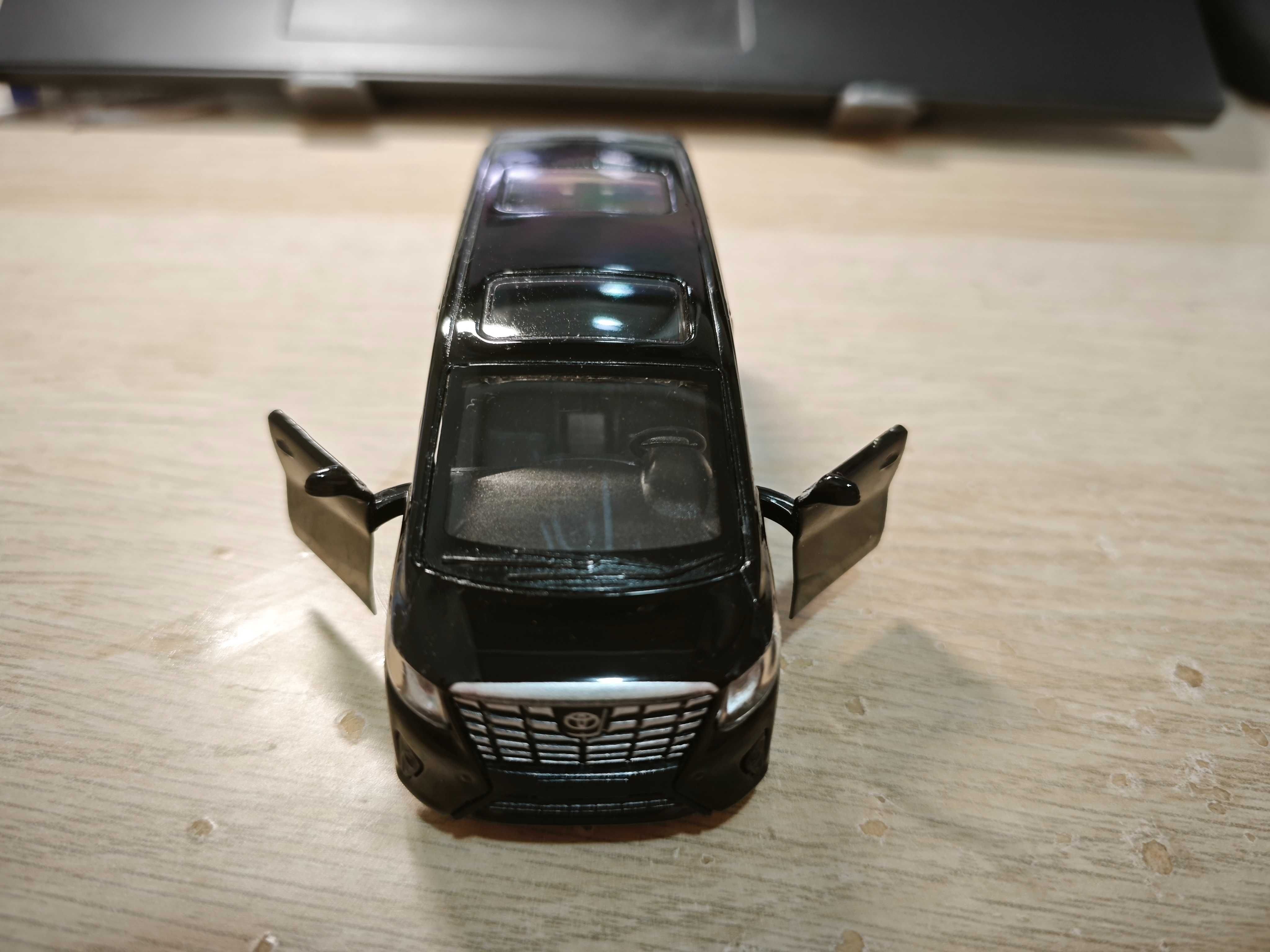 miniatura 1/43 Toyota Alphard