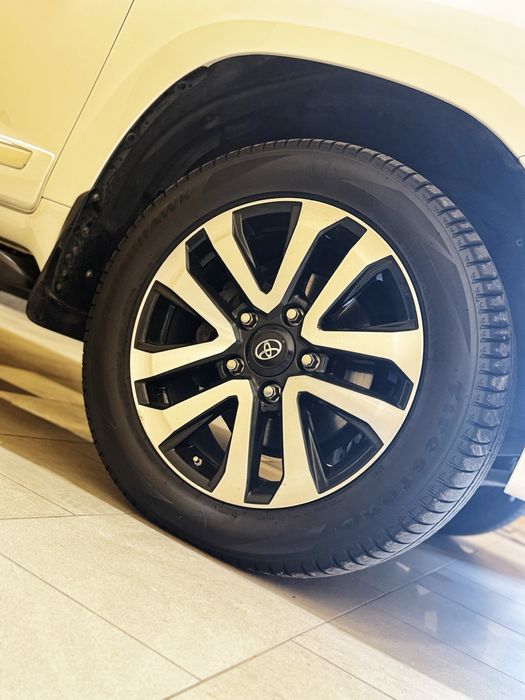 Toyota Land Cruiser 200 • 2013 • 4.5 V8 Diesel • 70th Anniversary