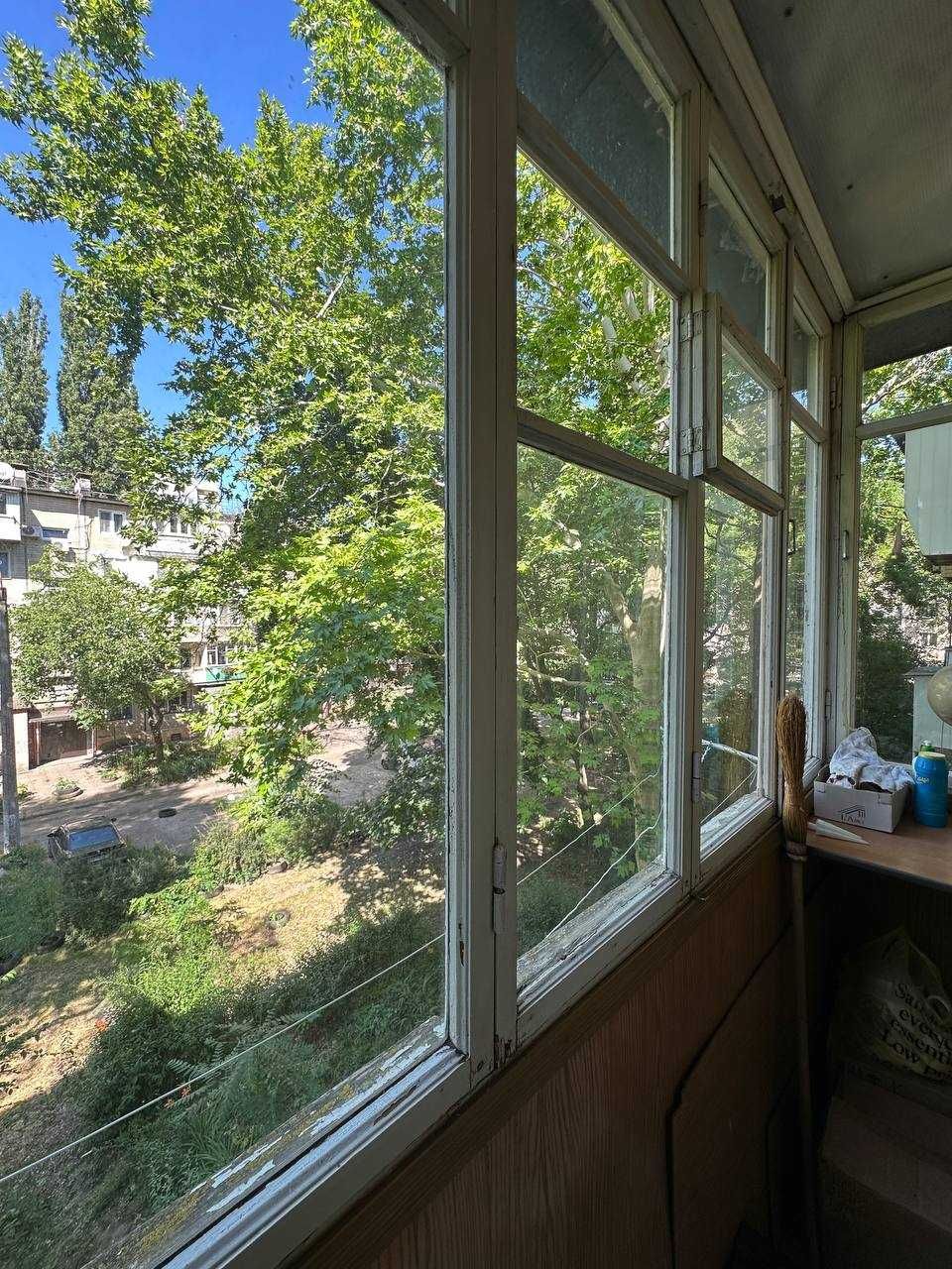 Продаж 2к квартири на Черемушках, середній поверх!