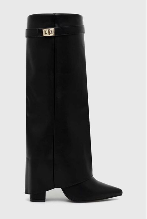 Довгі чоботи на підборах