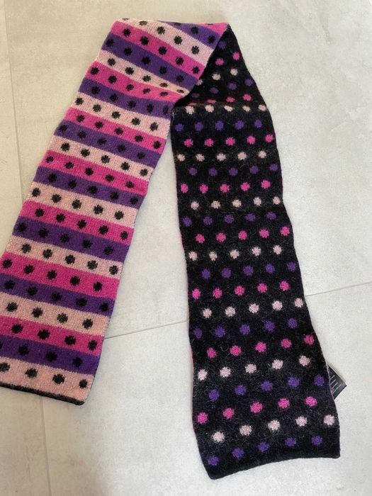 Wełniany szalik 40% wełna 10% angora kolorowy czarny różowy kropki