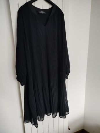 Piękna plisowana czarna sukienka