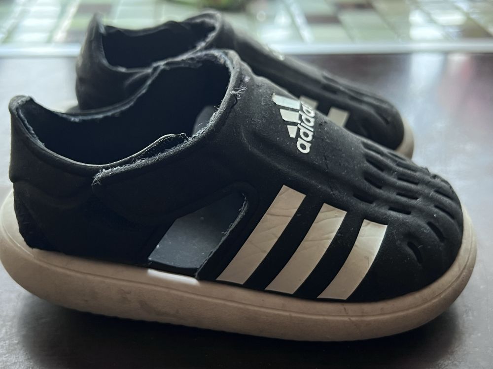 Сандалі adidas  дитячі 23 розмір