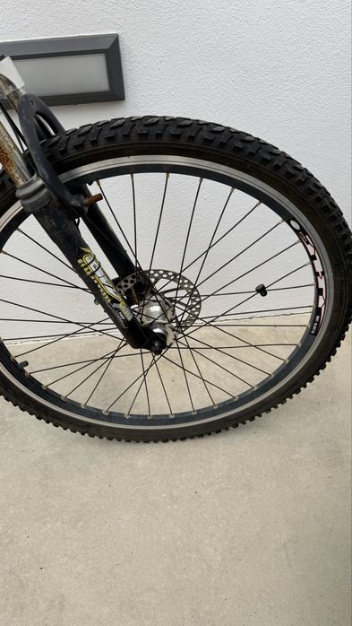 Bicicleta roda 26  com travoes disco