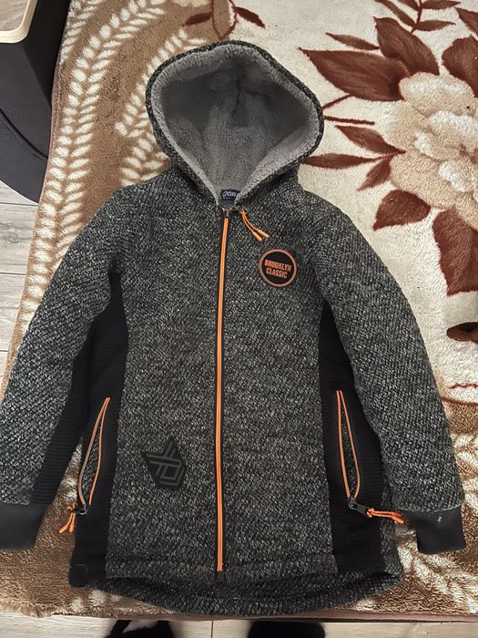 Продаю куртку в хорошому стані