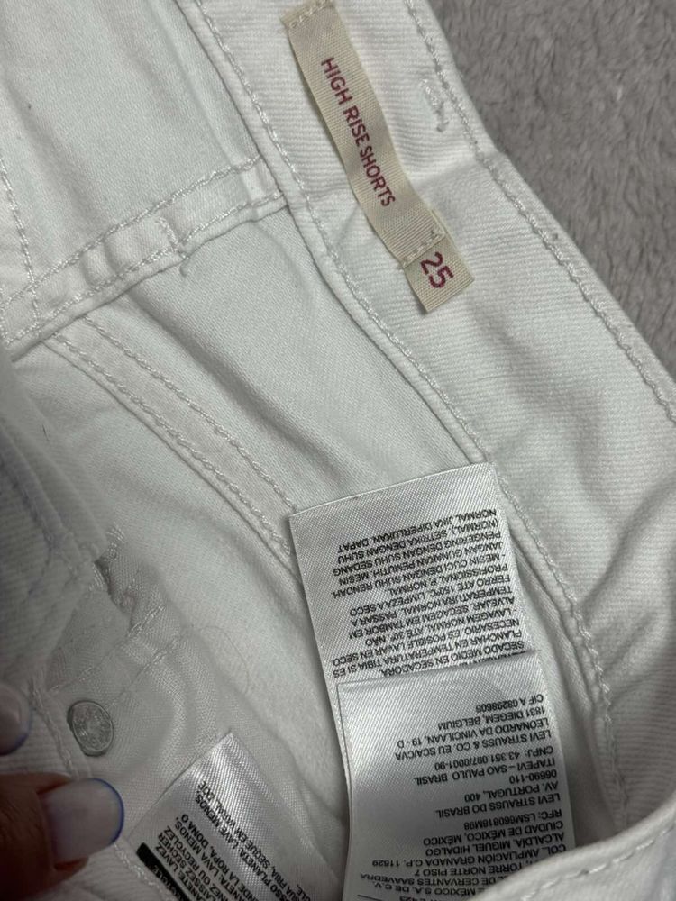 Білі шорти Levi’s