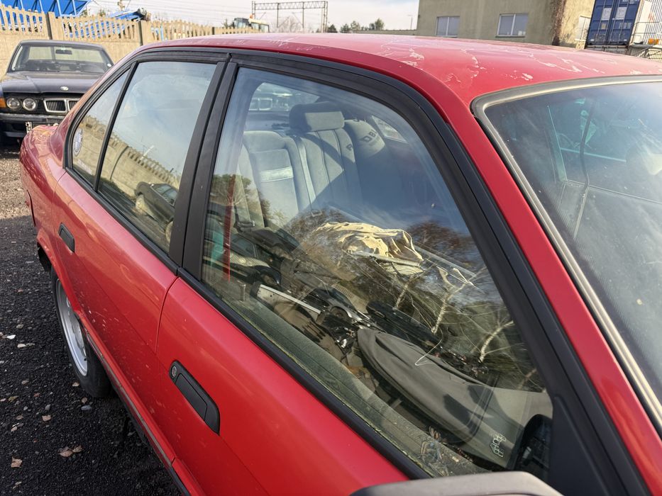 Kompletny pakiet  shadowline bmw e34 sedan rarytas listwy