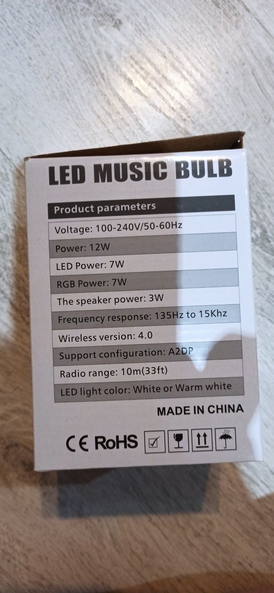 Żarówka kolorowa  LED RGB  bluetooth głośnik+ pilot