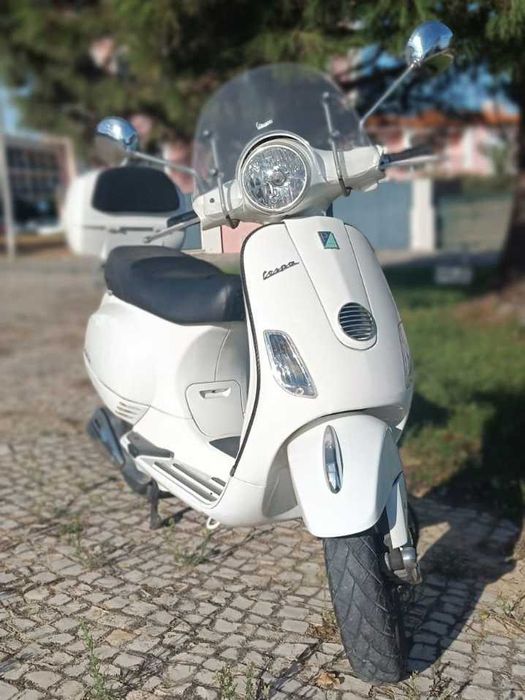 Vespa LX 125 I.E Branca