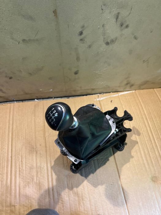 Mieszek lewarek gałka zmiany biegów manual Ford ecosport 1.0 II lift