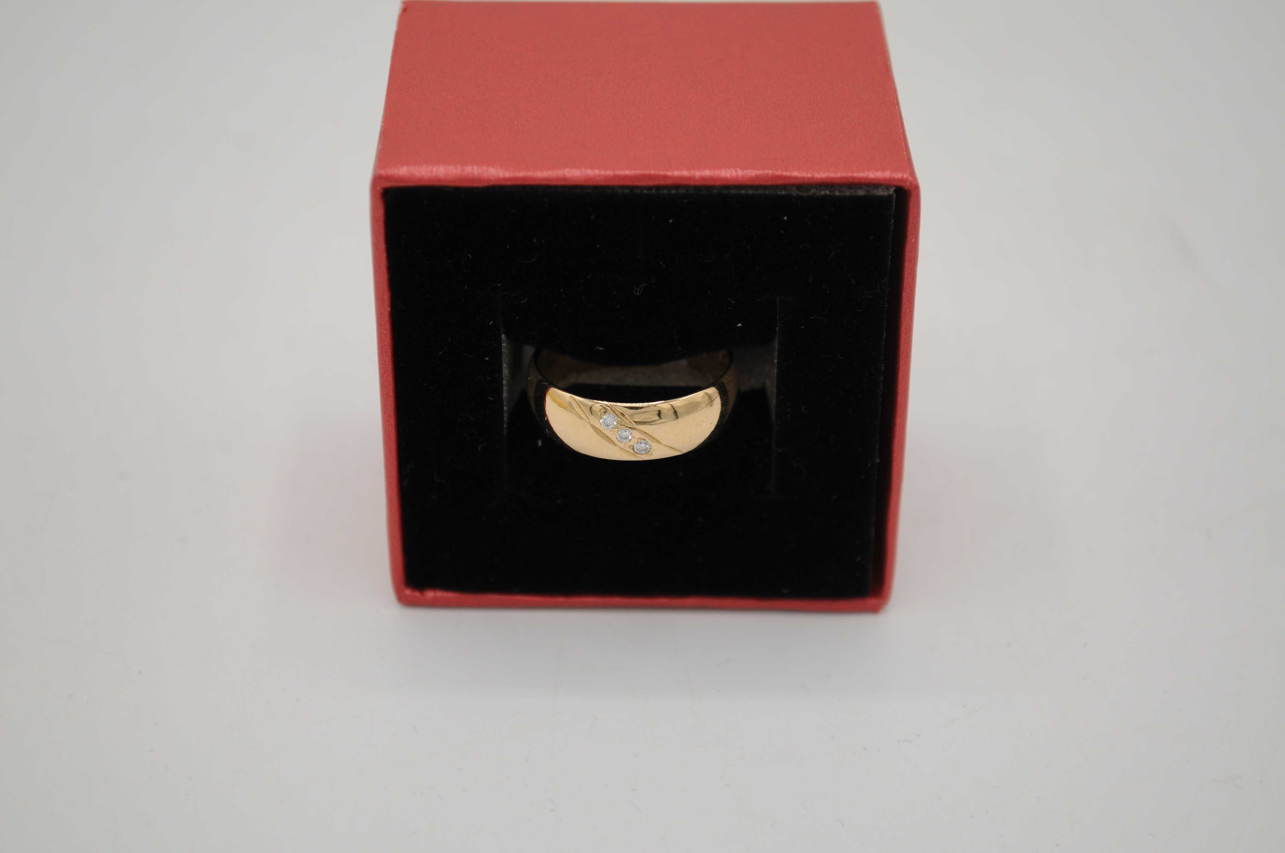 Złota obrączka z brylantami 0,05 ct wyrób jubilerski 585 - 5,11 g.