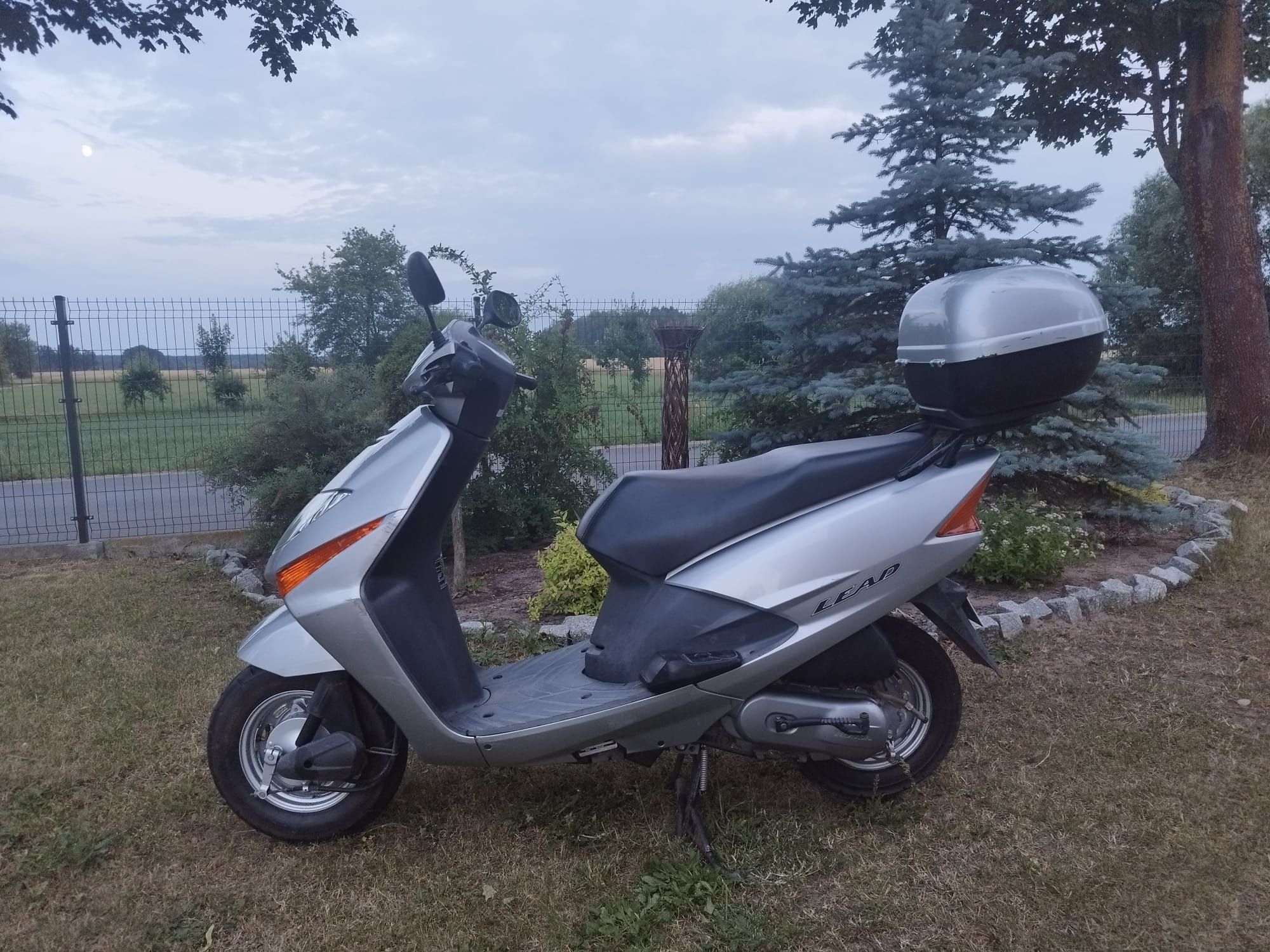 Sprzedam skuter Honda Lead poj.100 rocznik 2005  Honda SCV