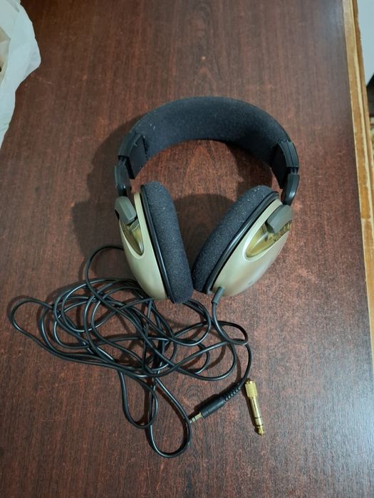 Продам навушники закритого типу