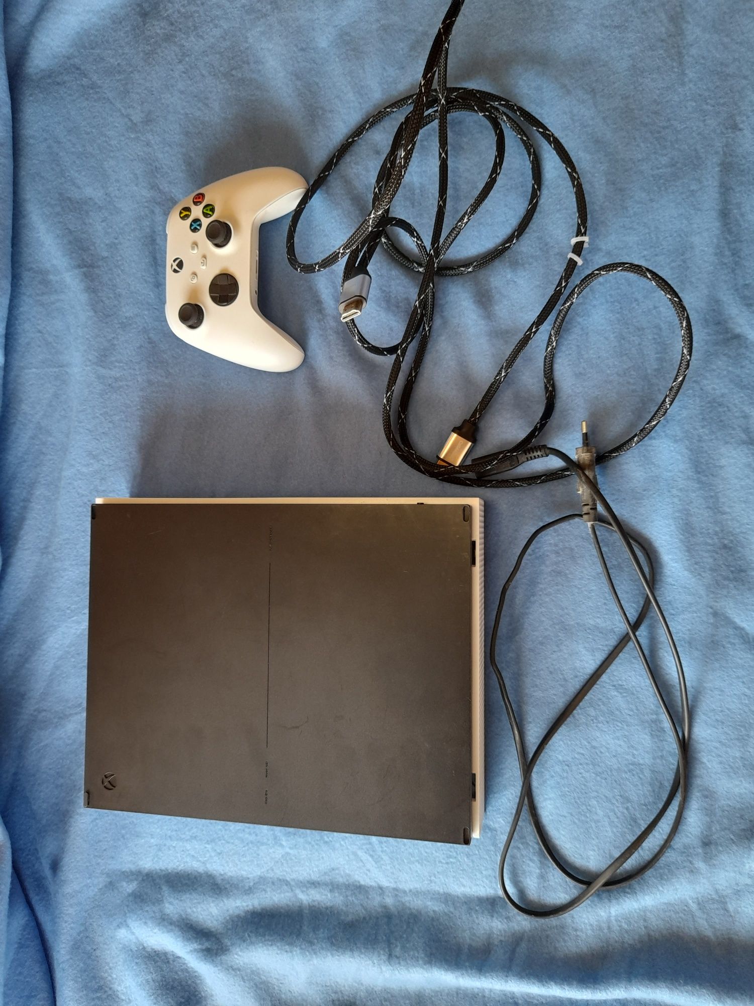 Vendo um xbox one s com 1 controle de como novo